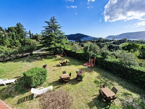 Outdoor dining - Apartment 'N 4 Piano Terra' with Mountain View and Shared Garden (Lacona)