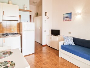 TV - Apartment 'N 4 Piano Terra' with Mountain View and Shared Garden (Lacona)