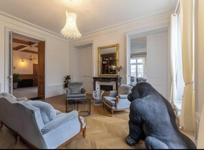 Interior - Bed and Breakfast 'Chambre D'hôte 2' with Shared Terrace, Wi-Fi and Air Conditioning (Joze)