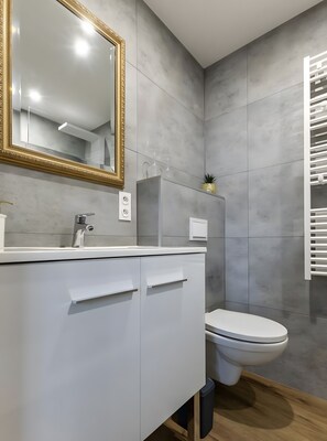 Dusch, hårtork och handdukar