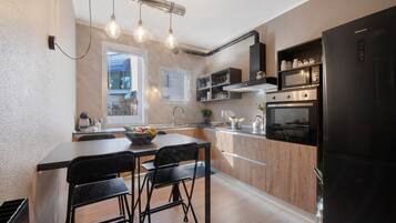 Réfrigérateur, micro-ondes, four, plaque de cuisson