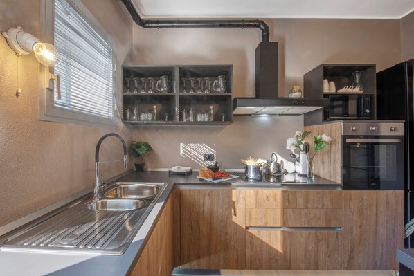 Fridge, microwave, oven, stovetop