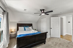 3 habitaciones, tabla de planchar con plancha, wifi y ropa de cama 