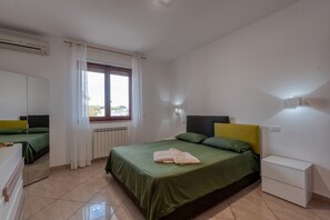 2 Schlafzimmer, Bügeleisen/Bügelbrett, Bettwäsche