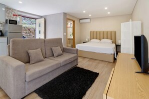 1 bedroom, free WiFi, bed sheets - Apartment 'E' with Mountain View, Wi-Fi and Air Conditioning (Geres)