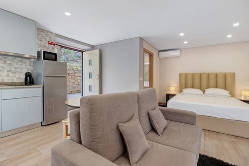 Apartment 'E' with Mountain View, Wi-Fi and Air Conditioning