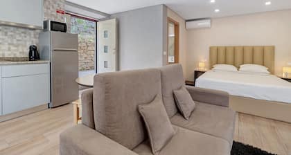 Apartment 'E' with Mountain View, Wi-Fi and Air Conditioning
