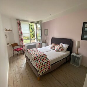 4 bedrooms, iron/ironing board, free WiFi