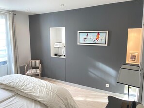 4 bedrooms, iron/ironing board, free WiFi