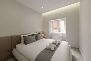 2 bedrooms, travel crib, internet, bed sheets