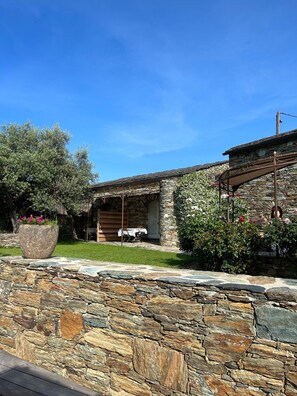 Property grounds - Bed and Breakfast 'Colomba' with Shared Pool, Wi-Fi and Air Conditioning (Murato)