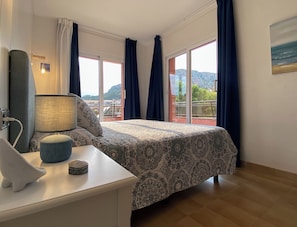 2 chambres, fer et planche à repasser, Wi-Fi gratuit, draps fournis