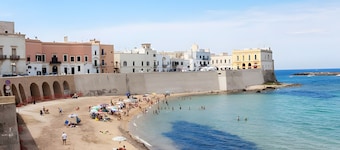 Apartment 'Il Rosmarino' with Private Garden, Wi-Fi and Air Conditioning