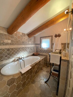 تجهيزات دش، مجففات شعر، مناشف