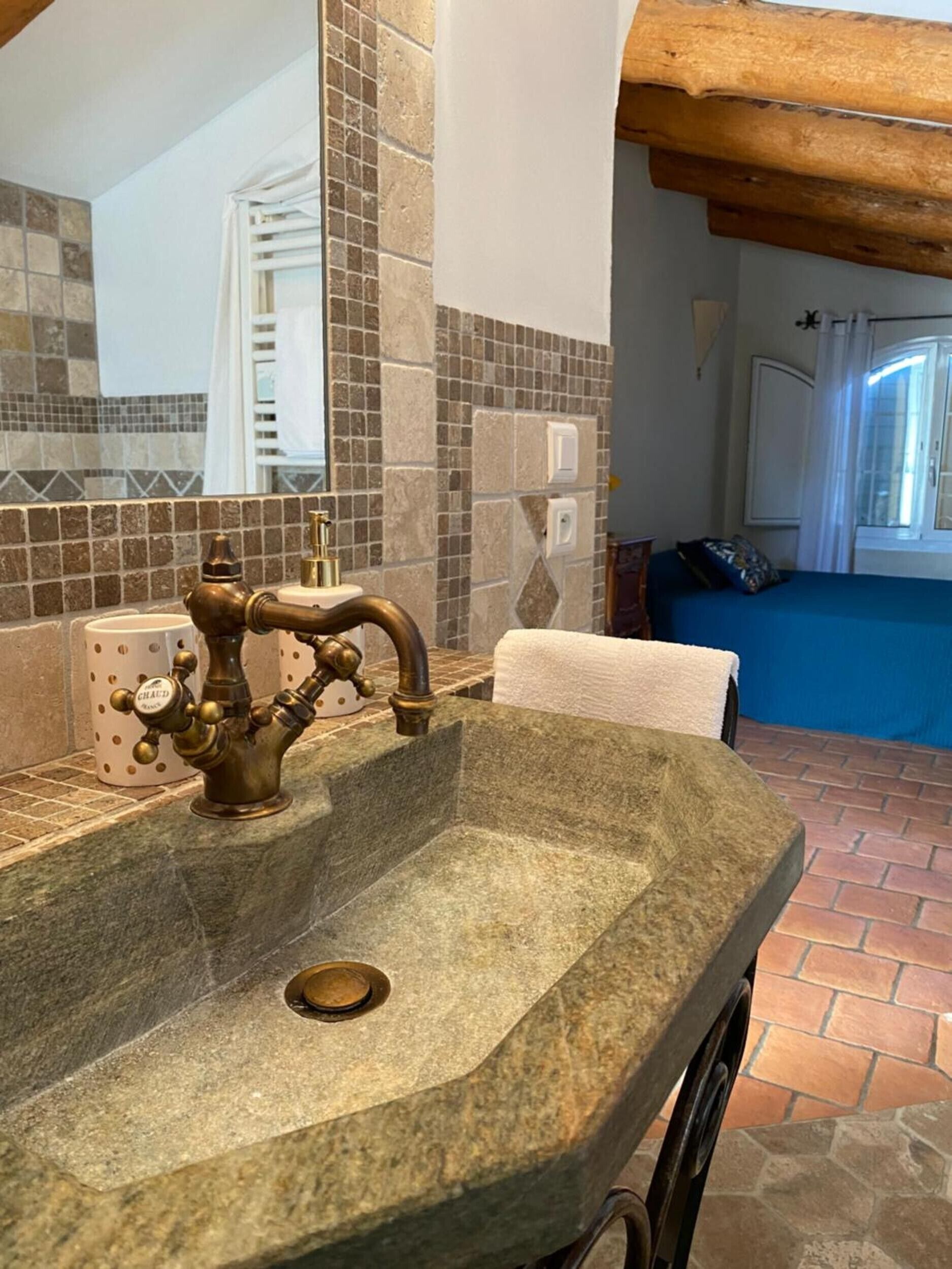 1 quarto, Wi-Fi de cortesia, roupa de cama