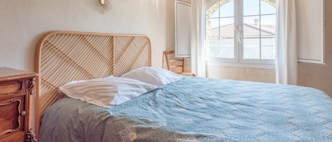 1 bedroom, free WiFi, bed sheets