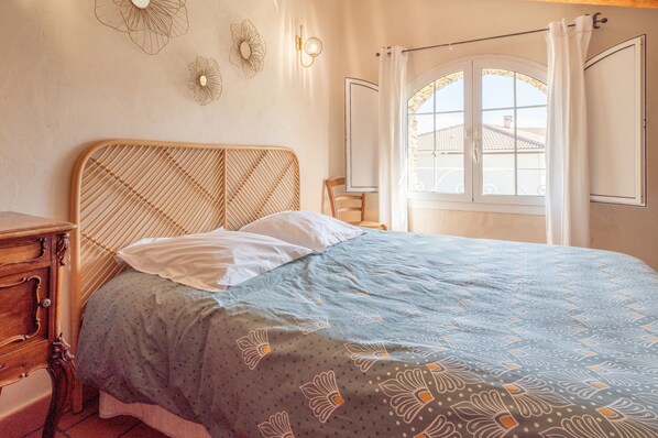 1 bedroom, free WiFi, bed sheets