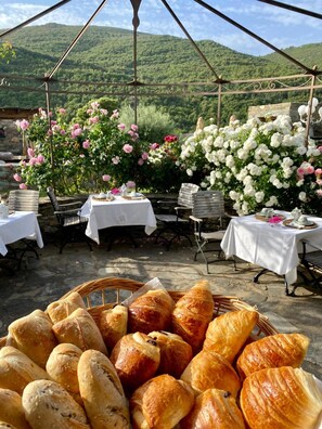 تناول الطعام بالخارج