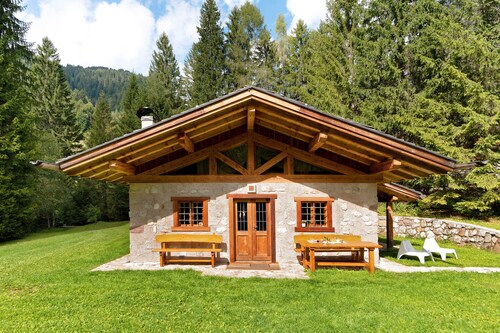 Chalet 'Valon - Alpine Hideaway' with Mountain View and Private Garden