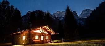 Chalet 'Valon - Alpine Hideaway' with Mountain View and Private Garden