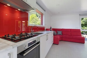 Fridge, microwave, oven, stovetop