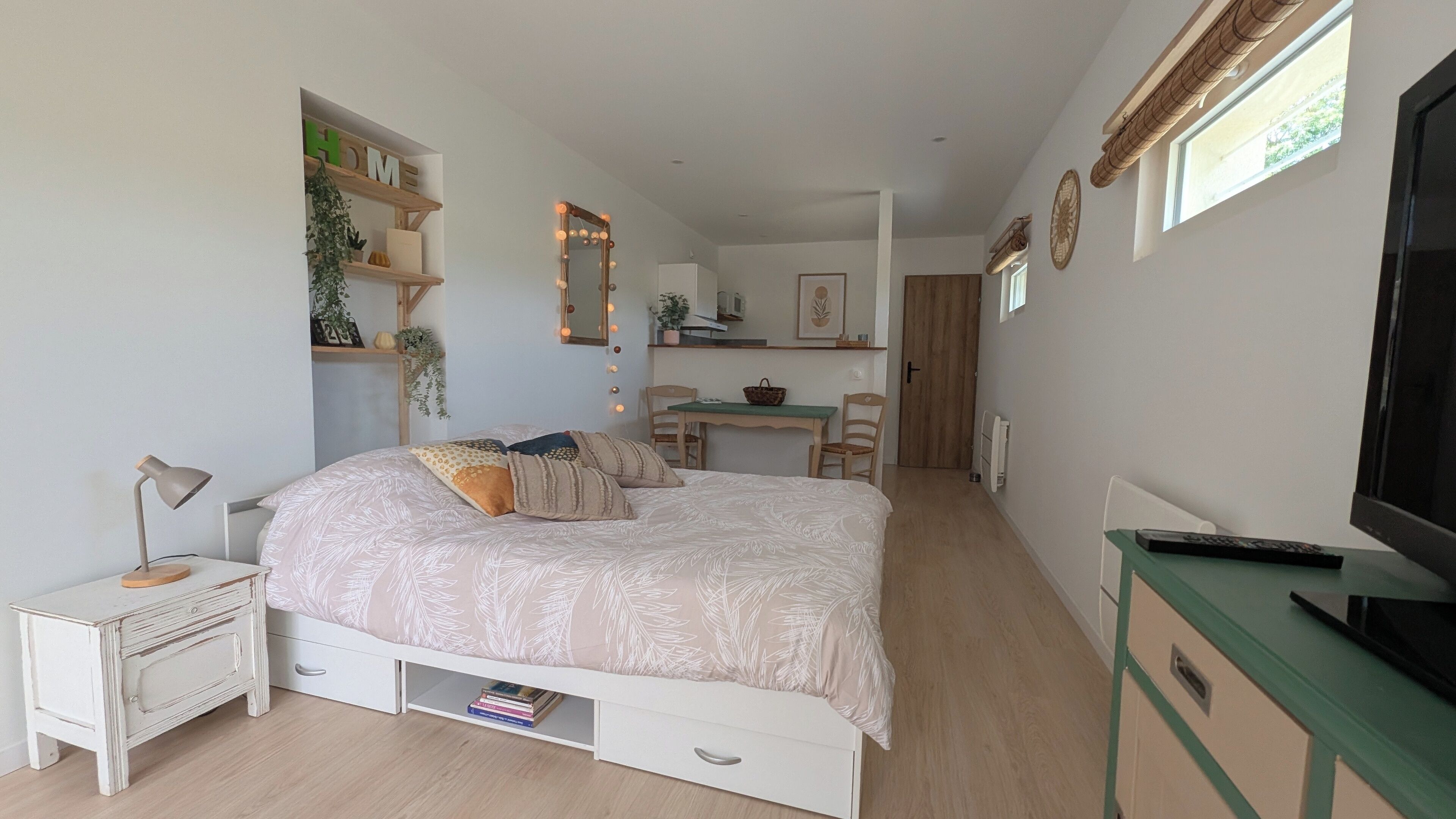 1 camera, Wi-Fi, lenzuola