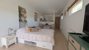1 bedroom, WiFi, bed sheets - Cosy, quiet studio in the countryside (Meauzac)
