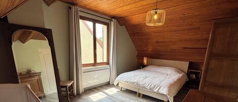 3 slaapkamers, een bureau, reisbedje, gratis wifi