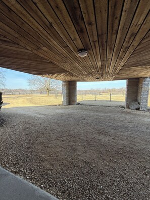 Property grounds - Horse lovers paradise with 2 bedrooms and WiFi, AC in Lake Geneva (Lake Geneva)