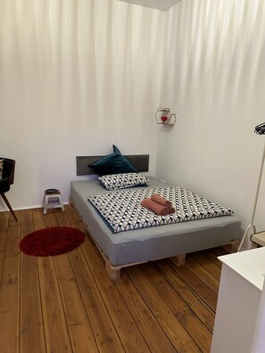 2 Schlafzimmer, Schreibtisch, Bügeleisen/Bügelbrett, kostenloses WLAN