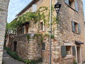 Exterior - Lovely Luberon village house, very comfortable, fully renovated (Rustrel)