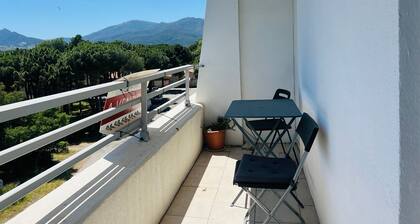 2-Bedroom Cabin Apartment - Balcony - Near Beach