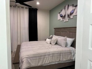 4 bedrooms, iron/ironing board, WiFi, bed sheets