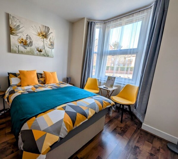 1 habitación, tabla de planchar con plancha, wifi y ropa de cama