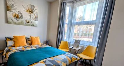Spacious Studio with Private Kitchen and Bathroom Close to Heathrow Airport