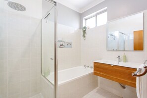 Hair dryer - Sandcastle Loft - The Ultimate Fremantle Escape (Fremantle)