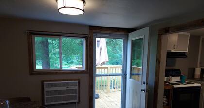 Charming 2-bedroom cabin in Big Clifty with WiFi, AC