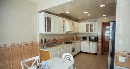 Dondar Apartment Formula 1 view