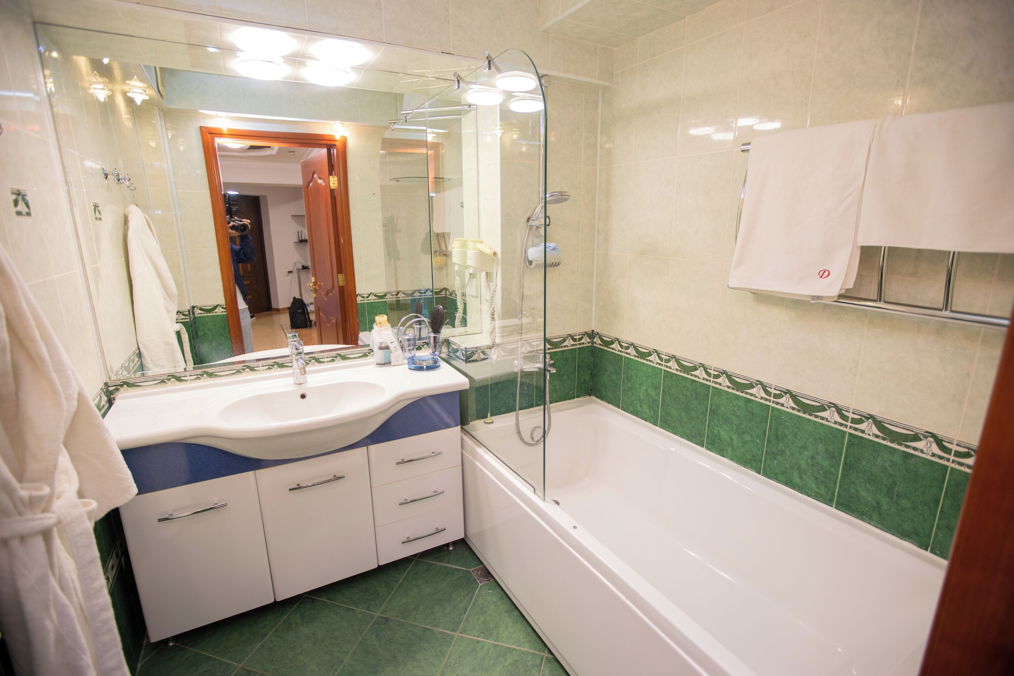 Deluxe Apartment, Sea View | Bathroom | Slippers