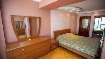 Deluxe Apartment, Sea View | Soundproofing, iron/ironing board, free WiFi