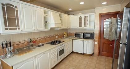 Dondar Apartment Formula 1 view