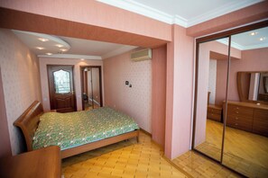 Deluxe Apartment, Sea View | Soundproofing, iron/ironing board, free WiFi - Dondar Apartment Formula 1 view (Bakü)