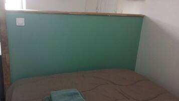 1 habitación, wifi y ropa de cama