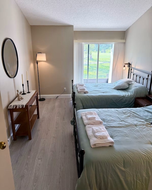 Iron/ironing board, WiFi, bed sheets