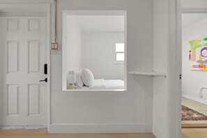 1 habitación, tabla de planchar con plancha, wifi gratis y ropa de cama