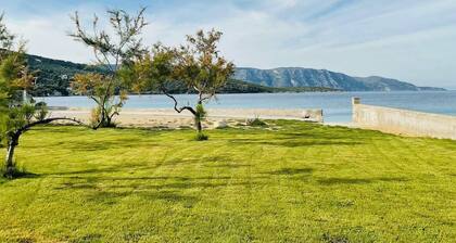 Seacret too by Villa Glyfos