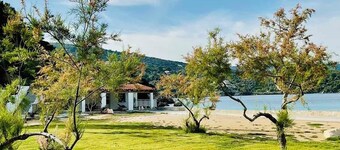 Seacret too by Villa Glyfos