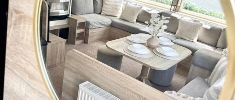 Smart TV, fireplace, table tennis