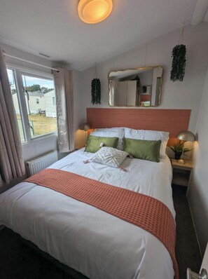 3 slaapkamers, een strijkplank/strijkijzer, gratis wifi, beddengoed