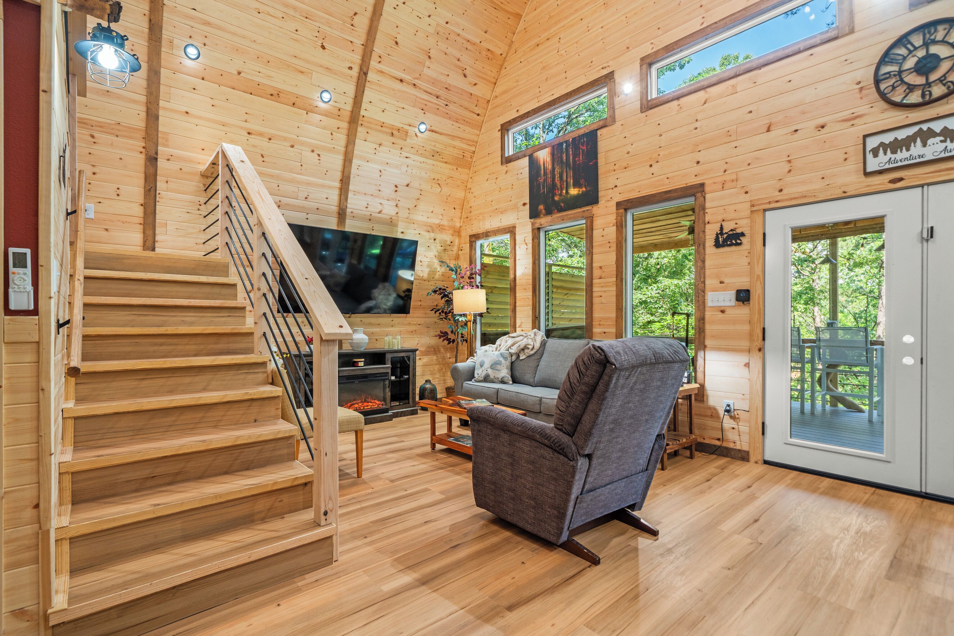Smart TV, fireplace